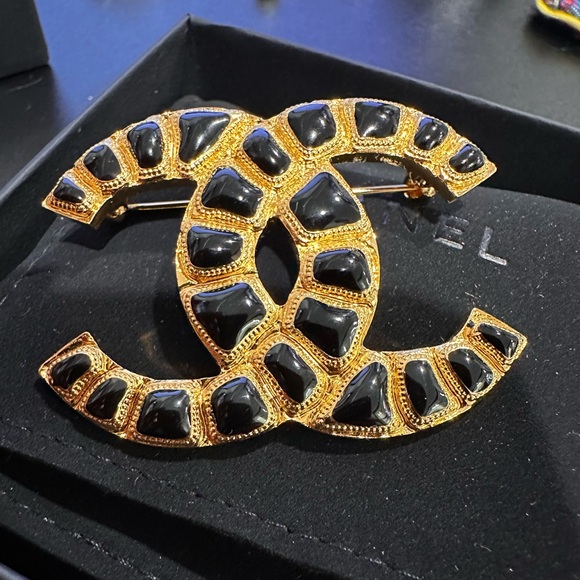 Chanel 2019 CC Brooch Full Set - Picture 1 of 7